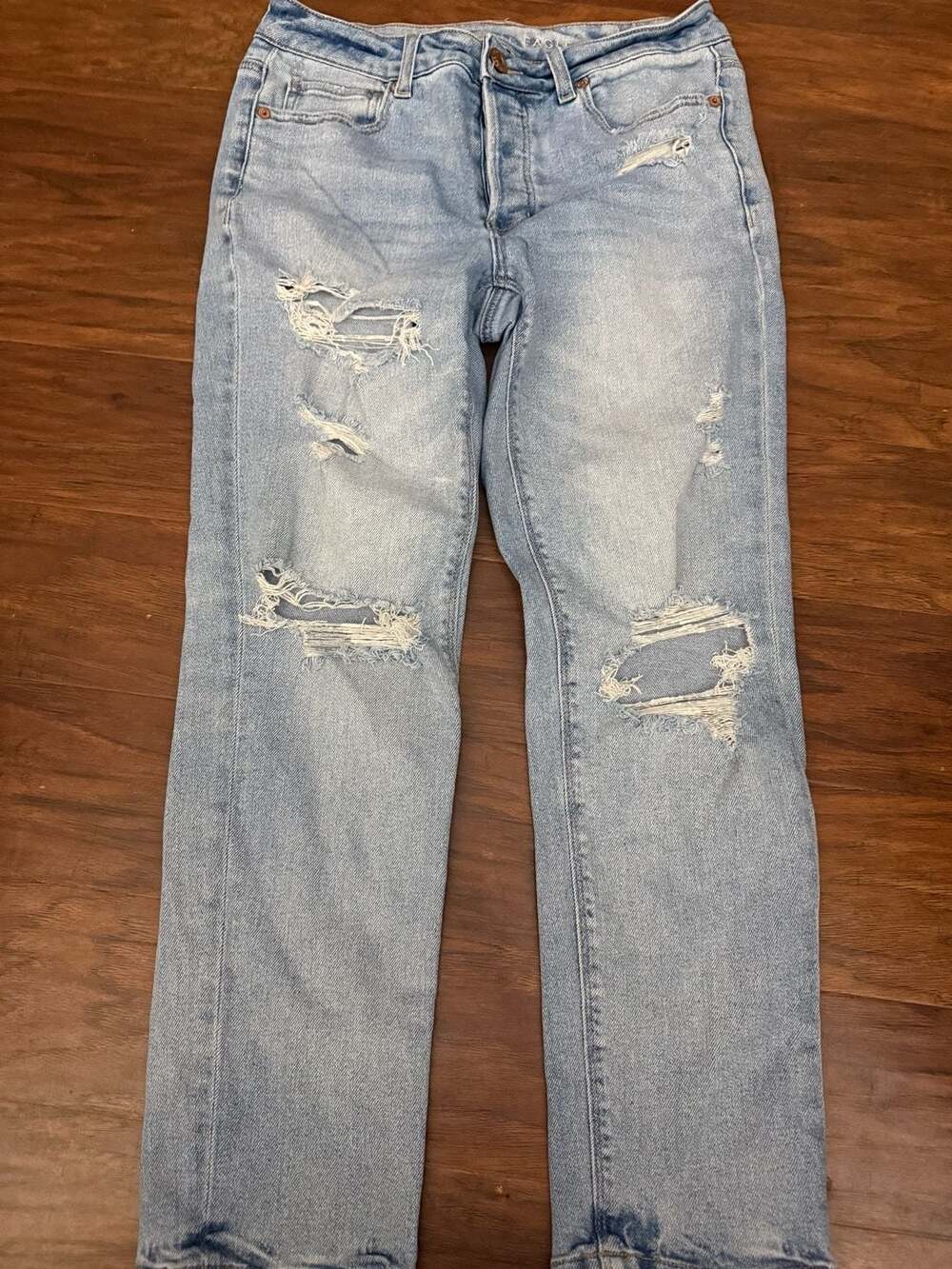 American Eagle Outfitters Stretch Ripped Light Wash Jeans Size 4 Short